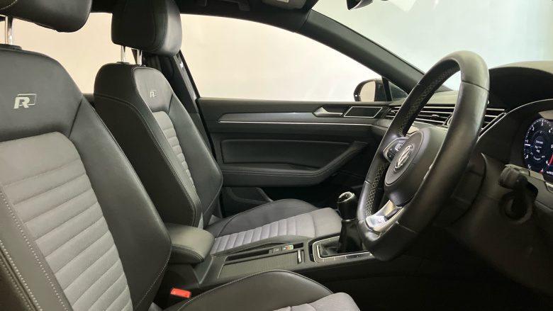 Volkswagen Passat 2.0 TDI R-Line 4dr [Panoramic Roof] Diesel Saloon